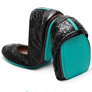 Obsidian Make a bold, sophisticated statement in Obsidian Black Tieks.